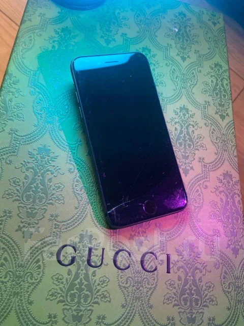Apple iPhone 8. �/�, 64 ��, ������, 4G LTE, NFC ����