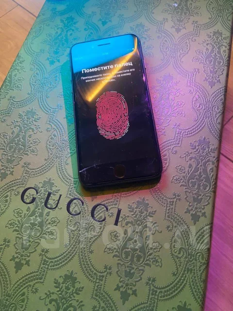 Apple iPhone 8. �/�, 64 ��, ������, 4G LTE, NFC ����