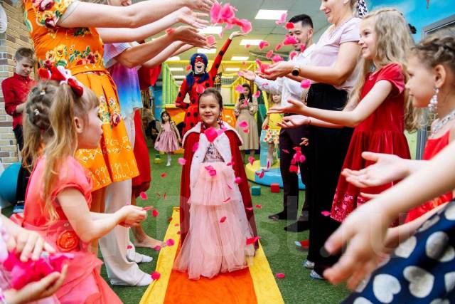 Помощник швеи. Швея на склад. Помощник по хозяйству. Подработка 2000р ...