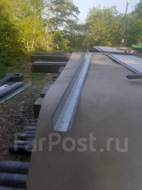 Уголок металический, в наличии. Цена: 200₽ в Находке