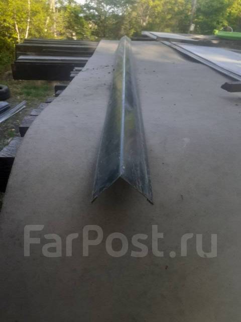 Уголок металический, в наличии. Цена: 200₽ в Находке