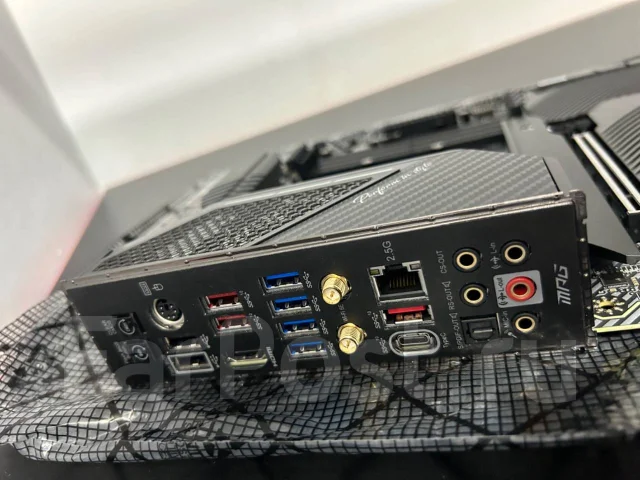 AMD X570 ����