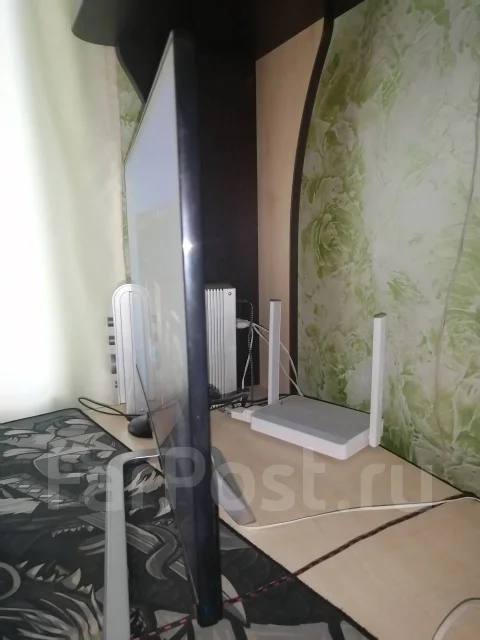 AOC. 21.5", ���������� OLED ����