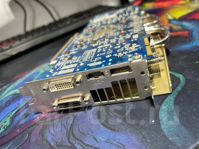 Radeon HD 7950 ����