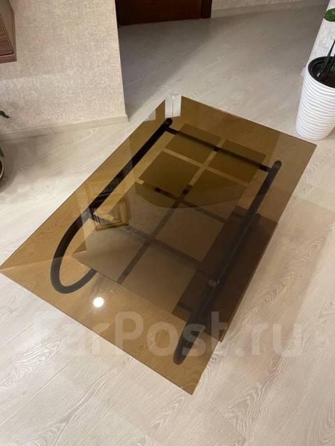 Продам Журнальный столик, прямоугольный, б/у, в наличии во Владивостоке
