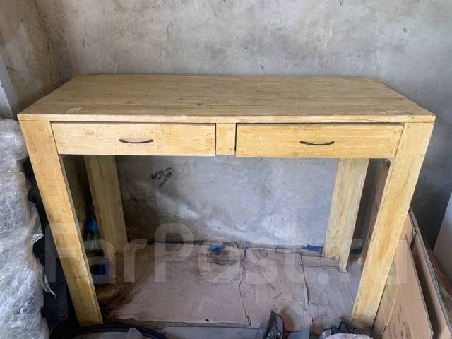 Гримерный Стол для визажиста, б/у, в наличии. Цена: 500₽ во Владивостоке