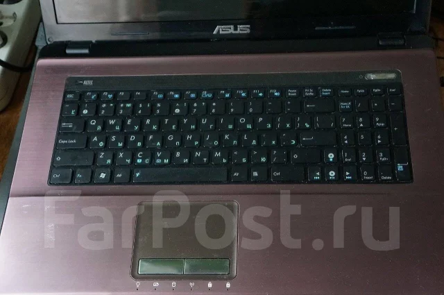 Asus K73S. 17.3", 2,3����, ��� 8 ��, ���� 1 000���, WiFi: 1, Bluetooth: 1, ����������� �� 1��. ����