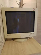 Samsung. 16", ���������� ��� (CRT) ����