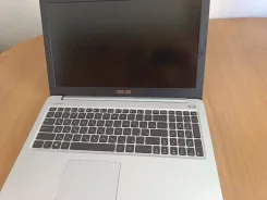 Asus K50I. 15.6", 2����, ��� 12 ��, ���� 1 000���, WiFi: 1, Bluetooth: 1, ����������� �� 2��. ����