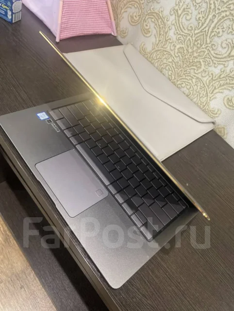 Asus ZenBook. 14.5", ��� 8 ��, ���� 500���, WiFi: 1, Bluetooth: 1, ����������� �� 10��. ����
