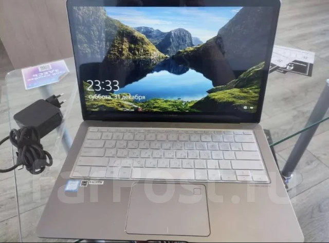 Asus ZenBook. 14.5", ��� 8 ��, ���� 500���, WiFi: 1, Bluetooth: 1, ����������� �� 10��. ����