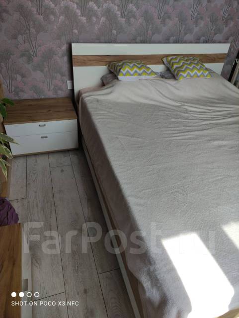 Продам 2-х спальную кровать с матрасом и тумбами, после 30го сентября ...