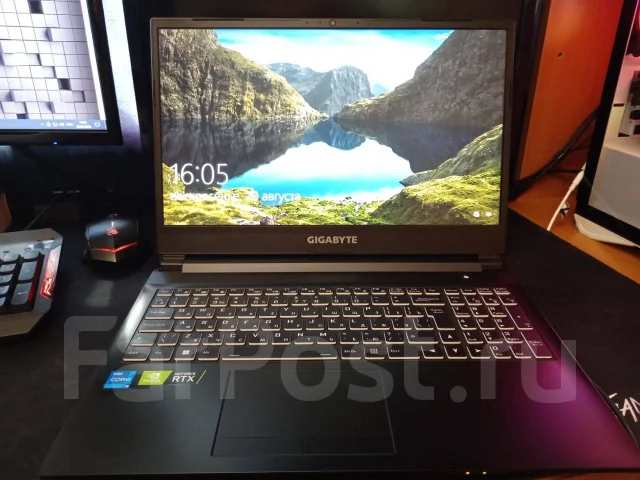 Gigabyte G5. 15.6", 144����, ��� 16 ��, ���� 476���, WiFi: 1, Bluetooth: 1, ����������� �� 6��. ����