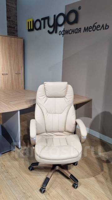 Офисное кресло, кожзам, бежевый, новый, в наличии. Цена: 18 700₽ в Находке