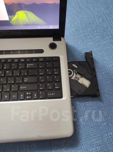 DNS. 15.6", ��� 4 ��, ���� 120���, WiFi: 1, Bluetooth: 1, ����������� �� 2��. ����