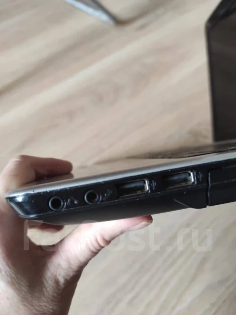 DNS. 15.6", ��� 4 ��, ���� 120���, WiFi: 1, Bluetooth: 1, ����������� �� 2��. ����