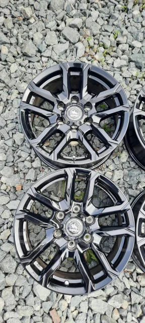 Kosei Barerock. 8.0x17", 6x139.7, ET25 ����