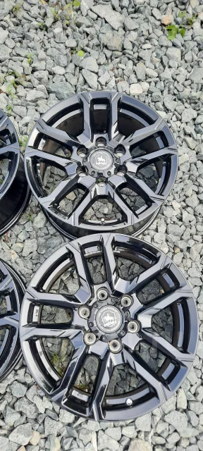 Kosei Barerock. 8.0x17", 6x139.7, ET25 ����