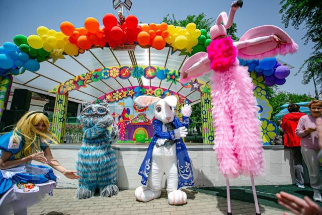 Алиса в стране чудес. Аниматор. Шоу во Владивостоке