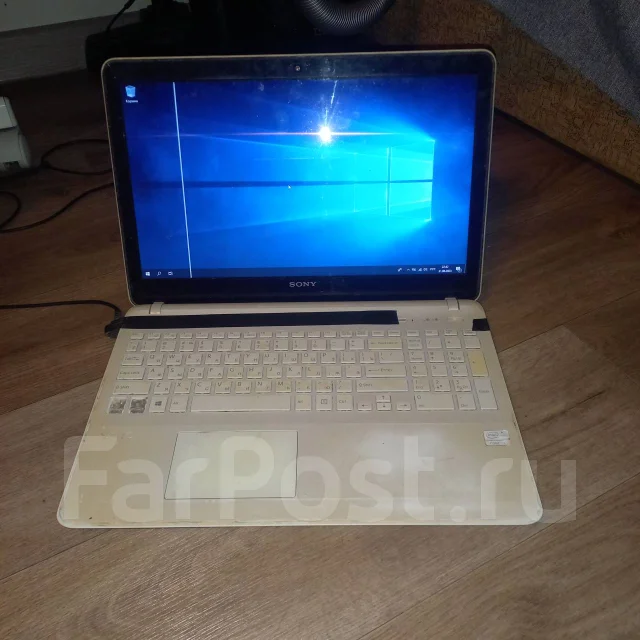 Sony VAIO. 15.6", 1,8����, ��� 4 ��, ���� 465���, WiFi: 1, Bluetooth: 1 ����
