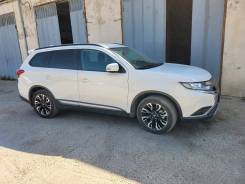 Mitsubishi Outlander ����