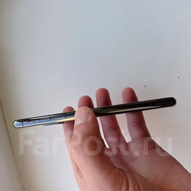 Apple iPhone X. �/�, 64 ��, �����, 4G LTE ����