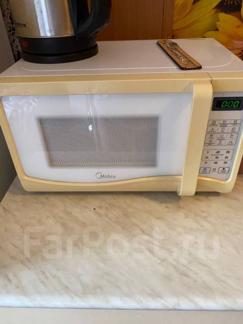 Продам микроволновую печь, Midea, б/у, в наличии. Цена: 1 500₽ во ...