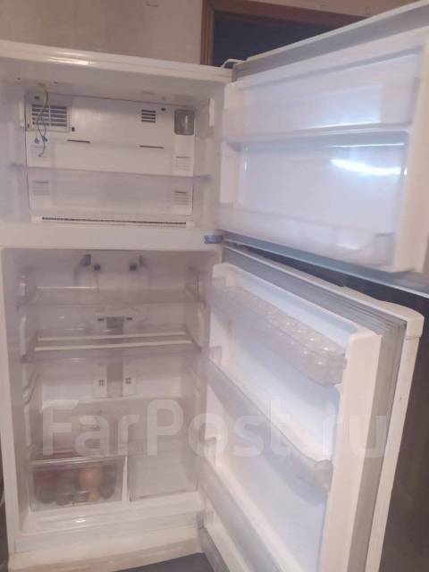Холодильник на запчасти, б/у, в наличии. Цена: 1 000₽ во Владивостоке