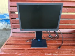 Lenovo. 19" ����
