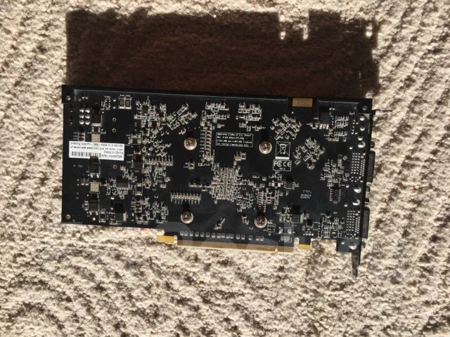 GeForce 8800 GS ����