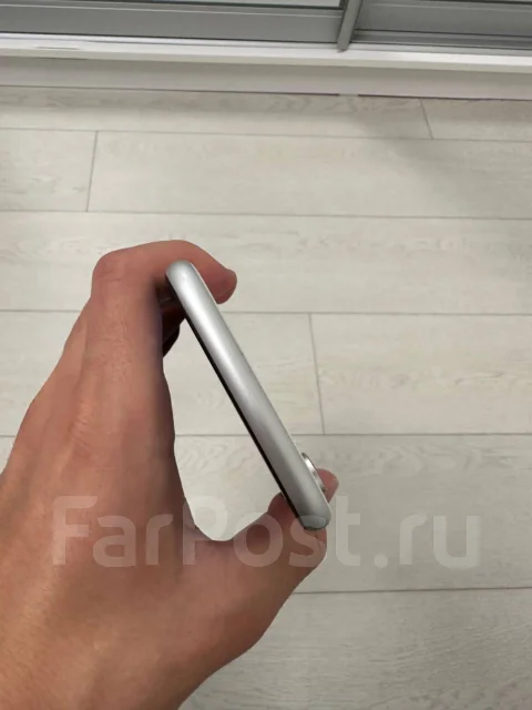 Apple iPhone Xr. �/�, 64 ��, �����, 4G LTE, NFC ����