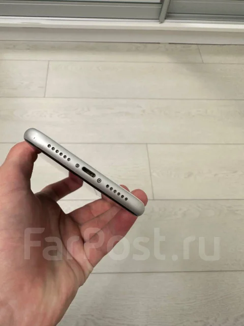 Apple iPhone Xr. �/�, 64 ��, �����, 4G LTE, NFC ����