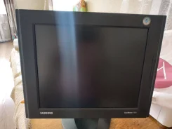 Samsung. 17", ���������� �� (LCD, LED, QLED) ����