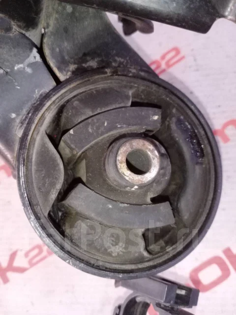 ������� ��������� Nissan 112204U700 ����
