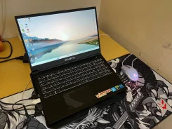 Gigabyte G5. 15.6", ��� 16 ��, ���� 512���, WiFi, Bluetooth, ����������� �� 2��. ����