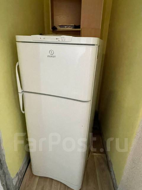 Холодильник indesit, б/у, в наличии. Цена: 10 000₽ в Хабаровске