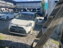 Toyota Sienta ����