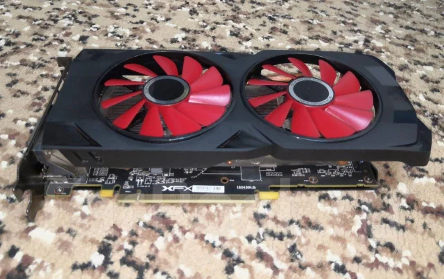 Radeon RX 580 ����