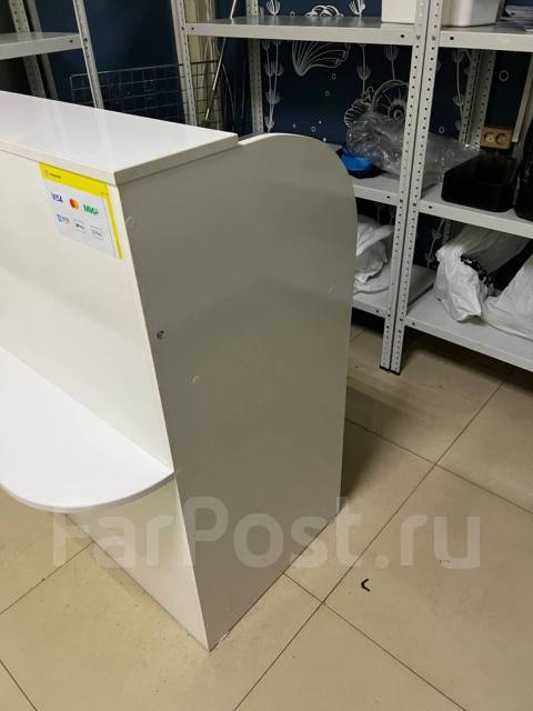 Стойка ресепшен, б/у, в наличии. Цена: 9 900₽ во Владивостоке