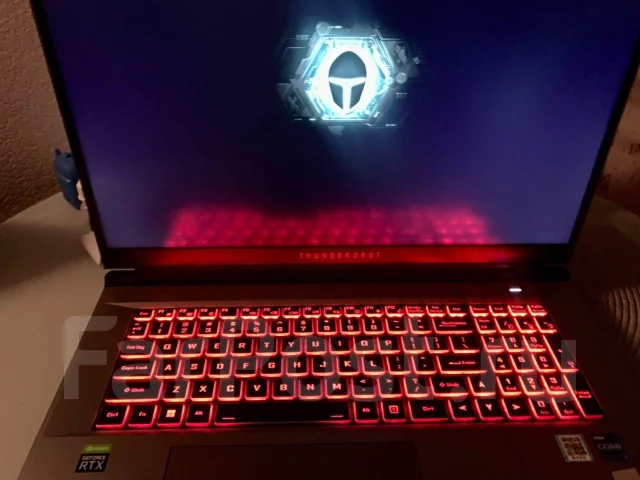 Thunderobot. 17", 2,3����, ��� 32 ��, ���� 1 000���, WiFi: 1, Bluetooth: 1, ����������� �� 6��. ����
