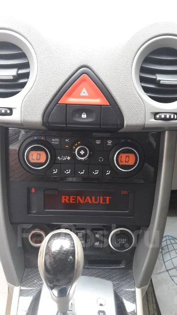 Renault Koleos. OTCUTCTBUET ����