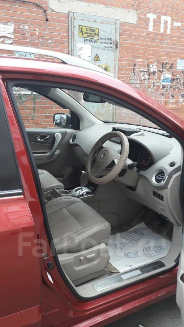 Renault Koleos. OTCUTCTBUET ����