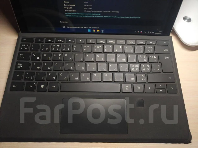 Microsoft Surface Pro 4 i7. 12.3 ������, ������ 1 �� ����