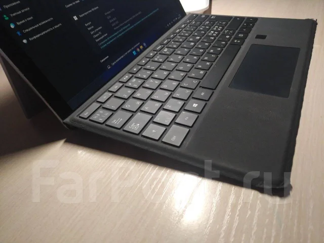 Microsoft Surface Pro 4 i7. 12.3 ������, ������ 1 �� ����