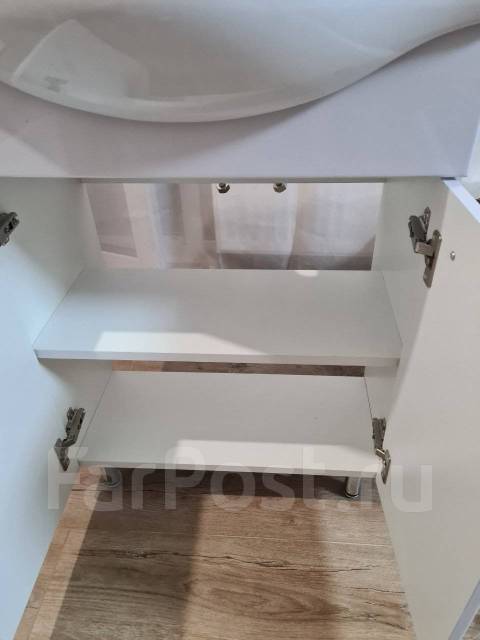 Раковина с тумбой и смесителем, комплект, в наличии. Цена: 6 000₽ во ...