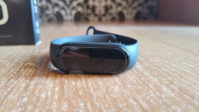 Xiaomi Mi Band 6 ����
