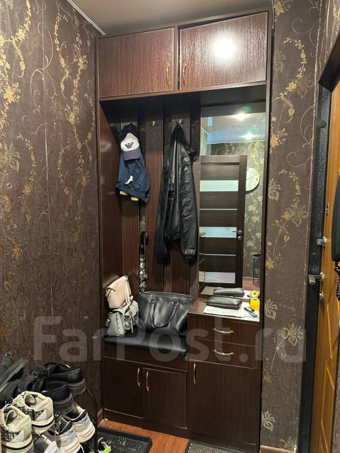 Продам шкаф в прихожую, 90,0 см, 239,0 см, б/у, в наличии. Цена: 6 000 ...