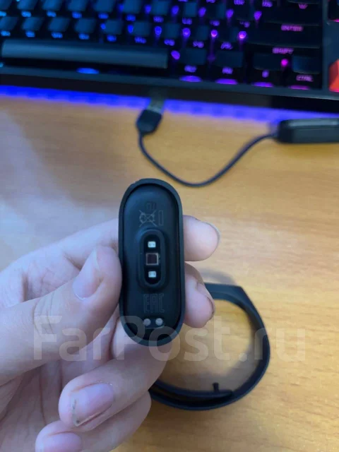 Xiaomi Mi Band 4 ����