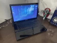 Clevo. 17.1", 3,1����, ��� 8 ��, ���� 256���, WiFi: 1 ����