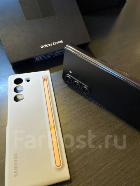 Samsung Galaxy Fold. �/�, 512 ��, ������, 3G, 4G LTE, 5G, Dual-SIM, NFC ����